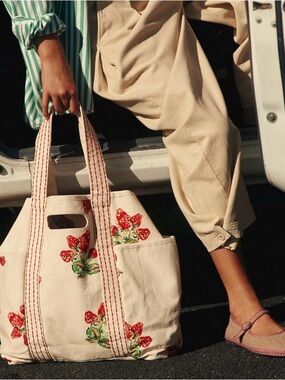 FREE PEOPLE PRINTED CARAVAN TOTE NWT!